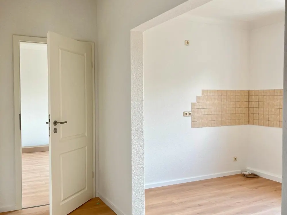 helle, renovierte 2,5-Zimmer Wohnung mit neuer Küche
