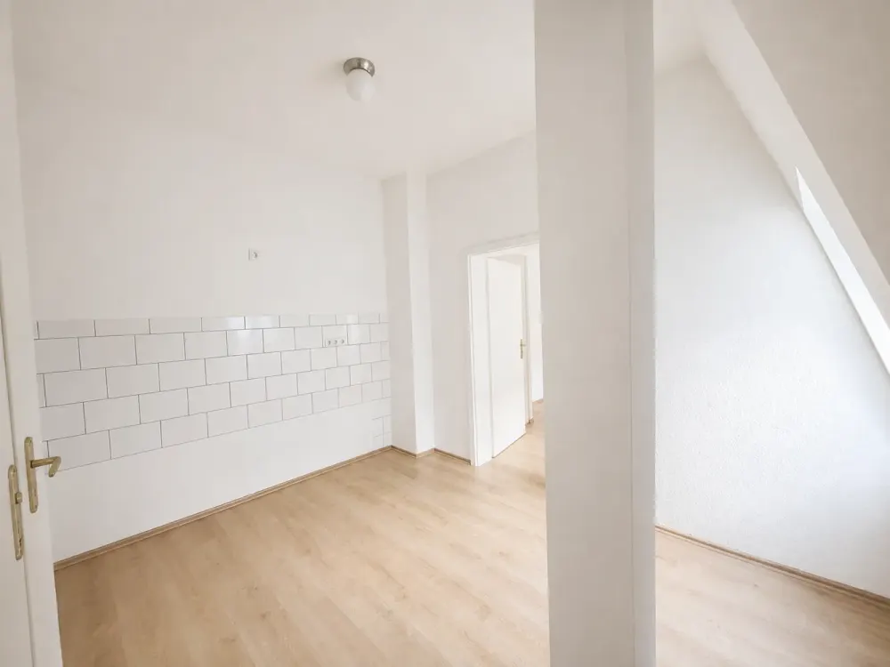 WG willkommen*gemütliche 5-Zimmer-Altbau-Wohnung*inkl. EBK*2 Bäder*2 G-WC’s*im Bahnhofskiez
