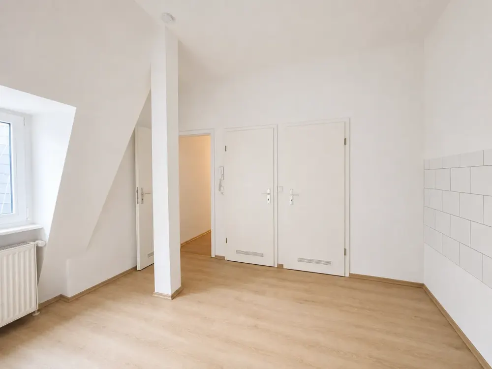 WG willkommen*gemütliche 5-Zimmer-Altbau-Wohnung*inkl. EBK*2 Bäder*2 G-WC’s*im Bahnhofskiez