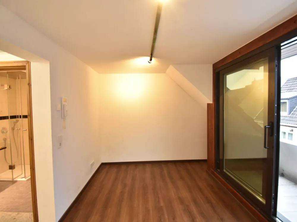 Mitten in D-Altstadt! Modernes Apartment mit Balkon