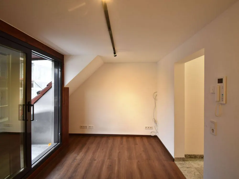 Mitten in D-Altstadt! Modernes Apartment mit Balkon