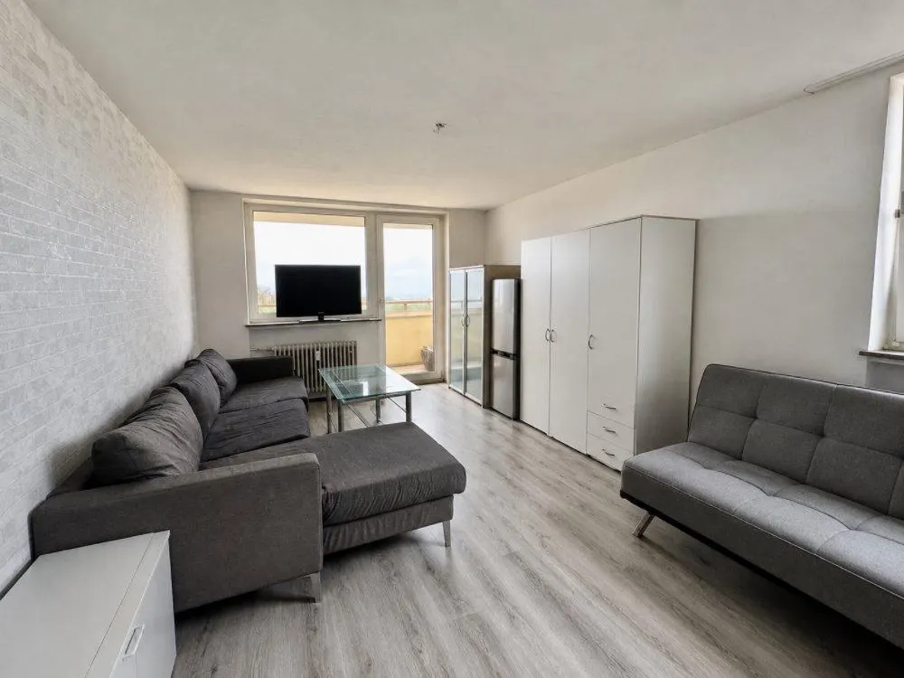 Frisch renovierte helle Wohnung im 7.OG mit Balkon & Schlossblick