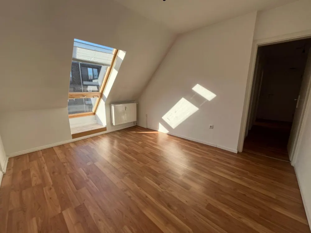 Helle, moderne 2 ZKB Wohnung im DG mit Einbauküche in Hannover Hainholz!