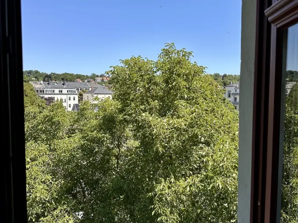 Freshly Renovated 3-Room Maisonette with New Kitchen and Two Bathrooms