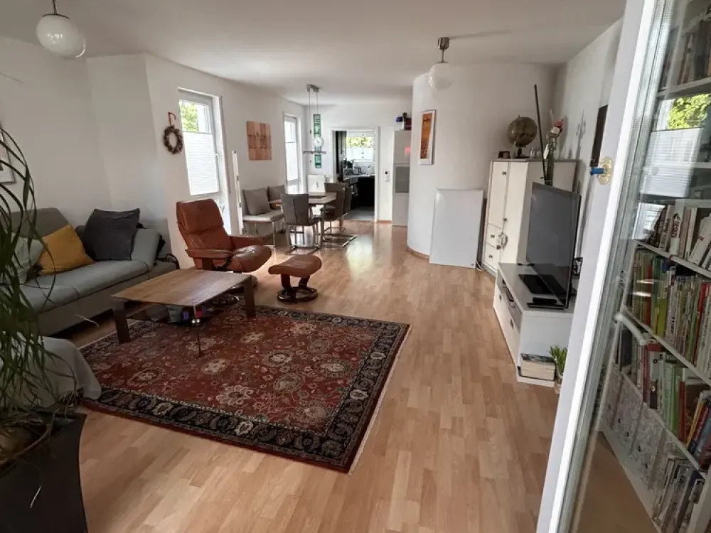 Helle 3-Zimmer-Wohnung im EG mit Terrasse und Hobbyäumen Studenten/WG-geeignet