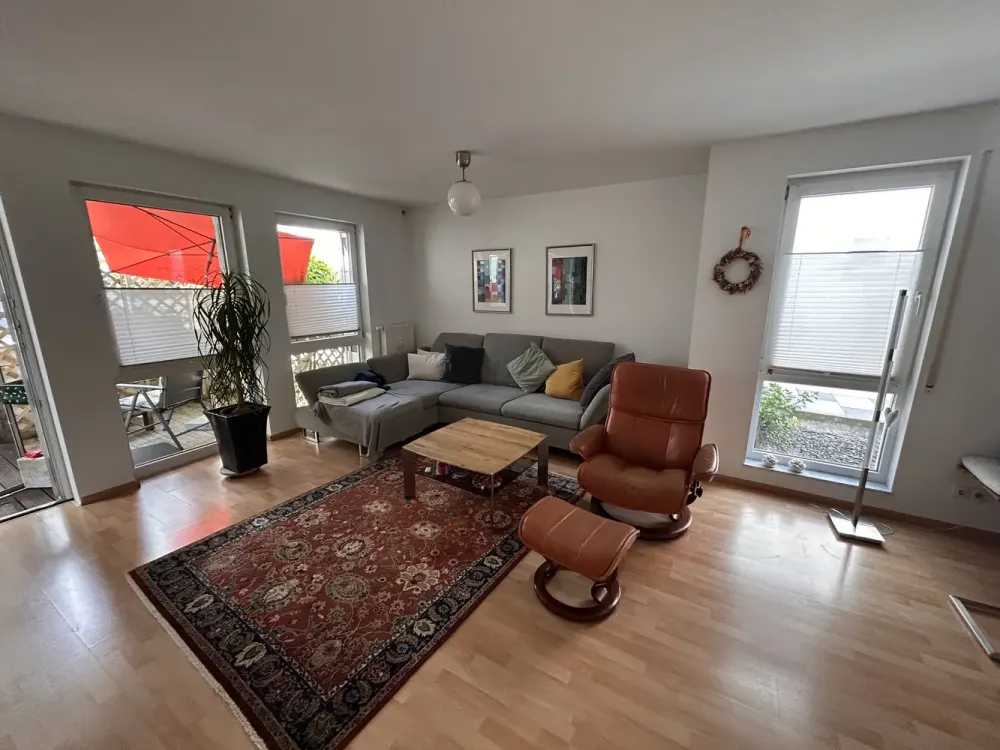 Helle 3-Zimmer-Wohnung im EG mit Terrasse und Hobbyäumen Studenten/WG-geeignet