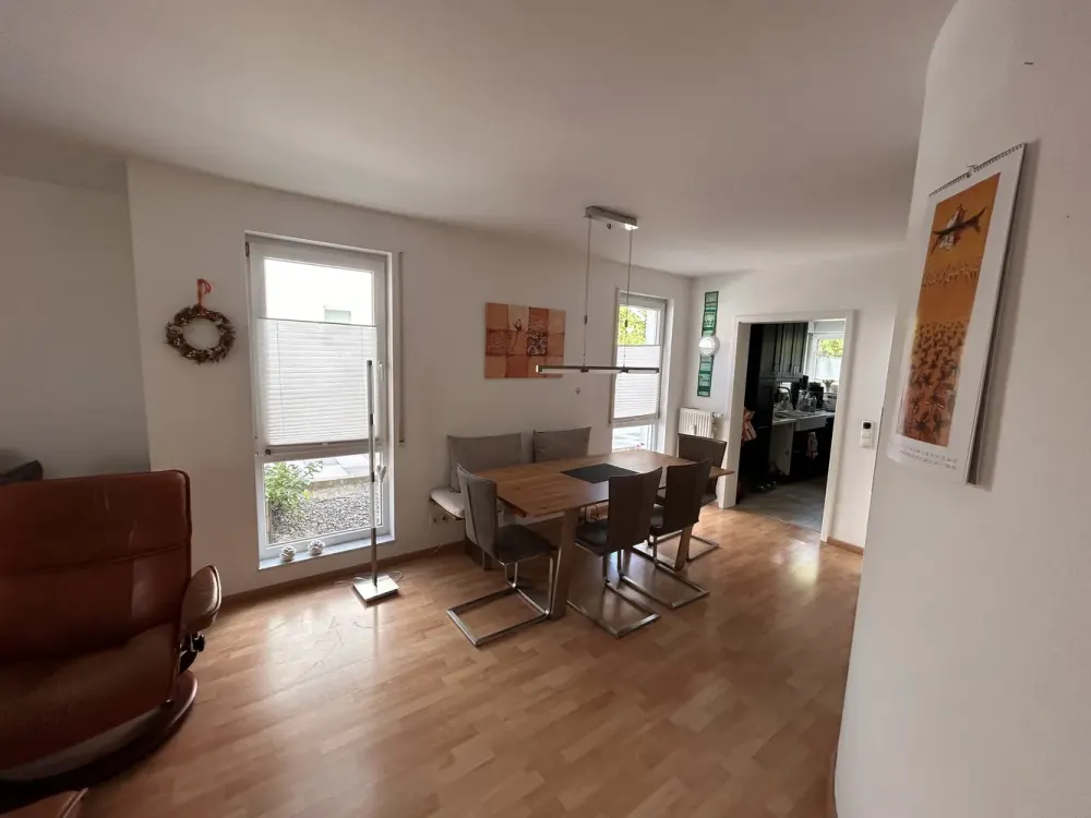 Helle 3-Zimmer-Wohnung im EG mit Terrasse und Hobbyäumen Studenten/WG-geeignet