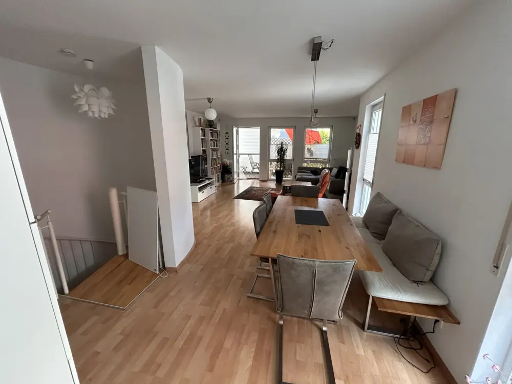 Helle 3-Zimmer-Wohnung im EG mit Terrasse und Hobbyäumen Studenten/WG-geeignet