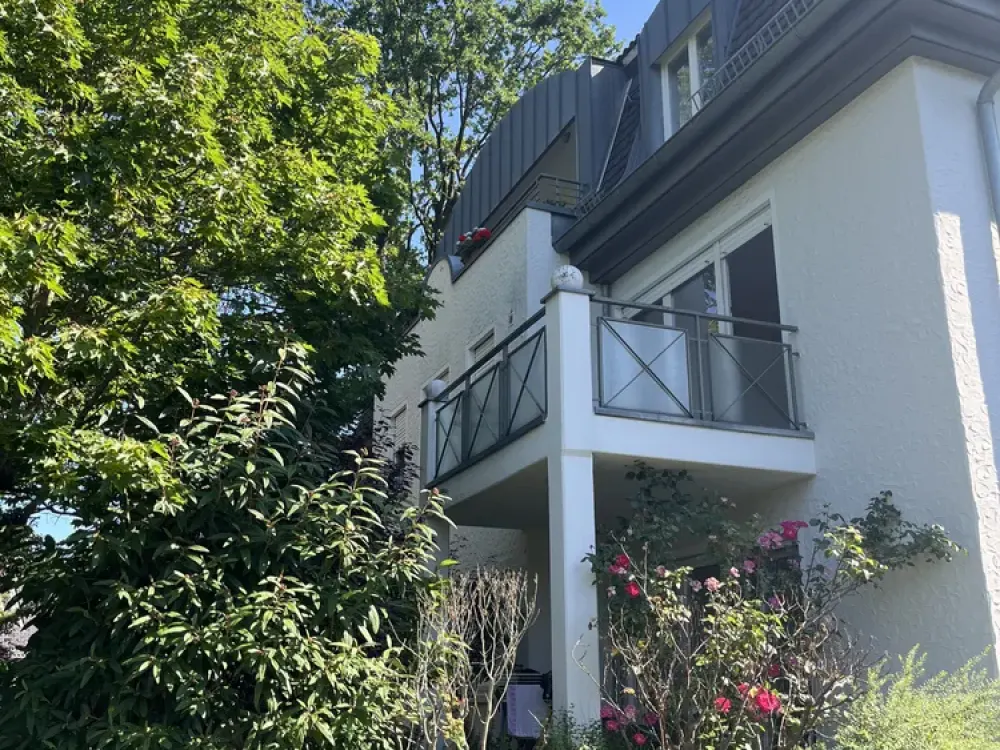 Frisch sanierte, helle Wohnung mit gr. Westbalkon, Natur & Abendsonne