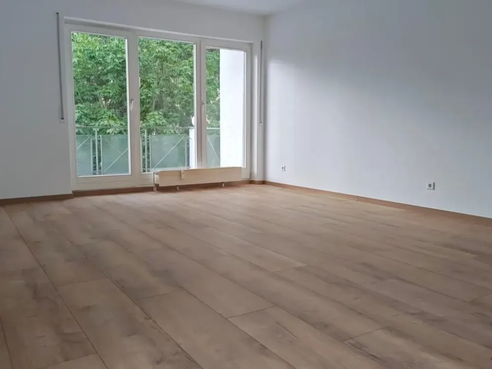 Frisch sanierte, helle Wohnung mit gr. Westbalkon, Natur & Abendsonne