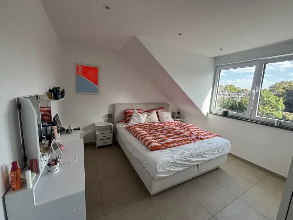 Moderne 2-Zimmer-Wohnung mit großem Balkon, Einbauküche & Stellplatz