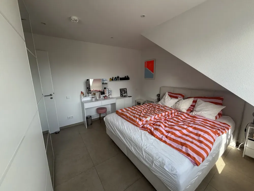 Moderne 2-Zimmer-Wohnung mit großem Balkon, Einbauküche & Stellplatz