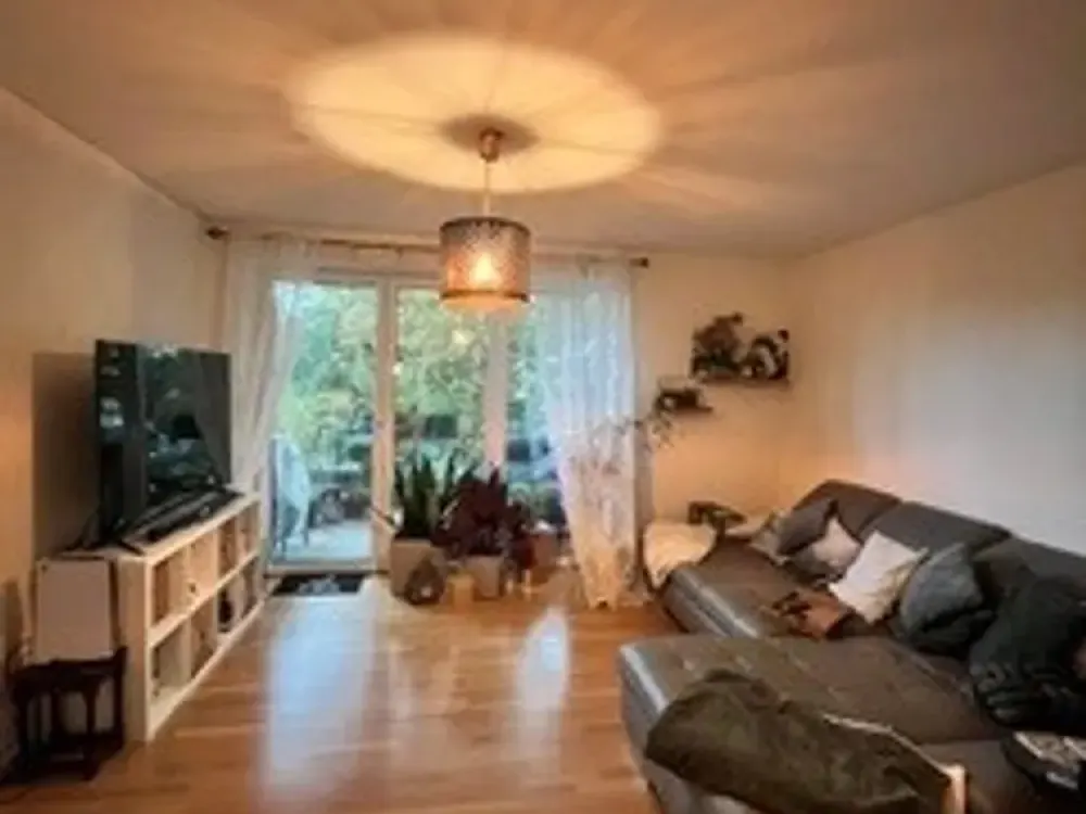 Living by the Water in an Extravagant Location - Sunny 4-Room Apartment