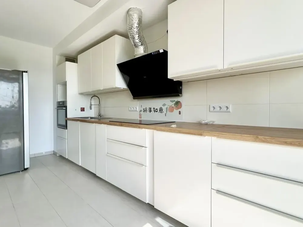 Exclusive Living in Dresden's Hafencity, 4 Rooms with Dreamlike Elbe View