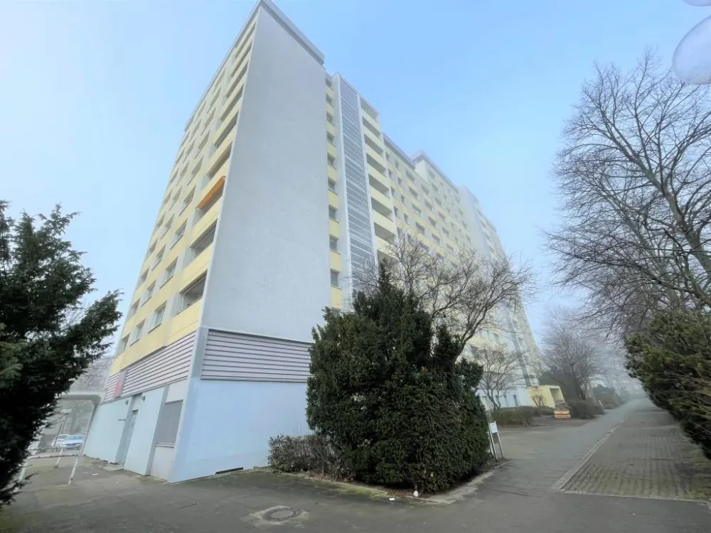 Frisch renoviert! 2 Zimmer Wohnung ab sofort!