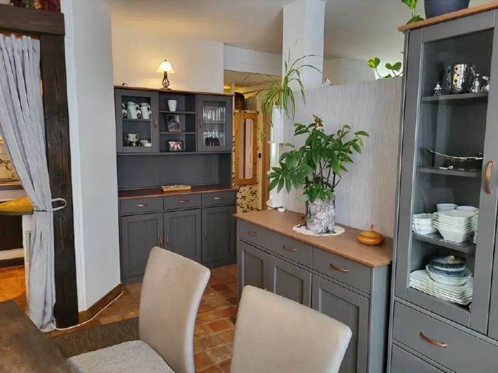 Gemütliche Wohnung im Landhausstil mit Kamin, Balkon und Garage in zentraler Lage von Grevenbroich