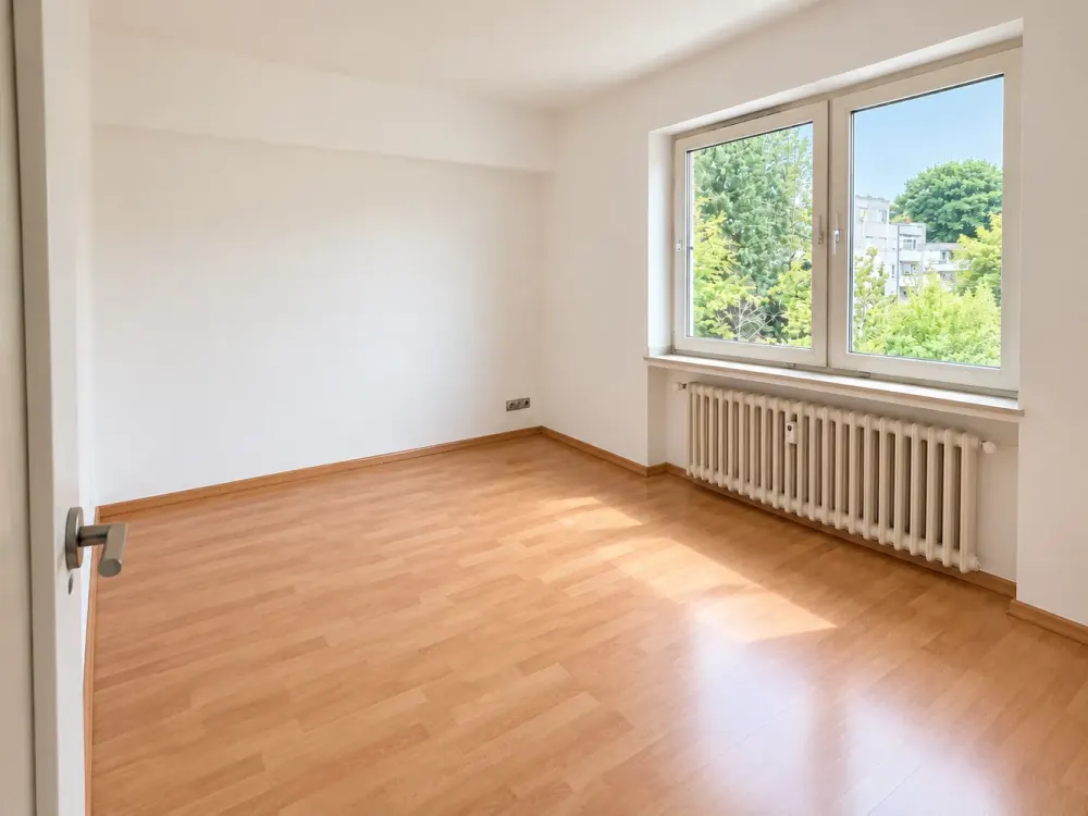 More Space in Bergisch Gladbach: 2.5-Room Apartment for Rent