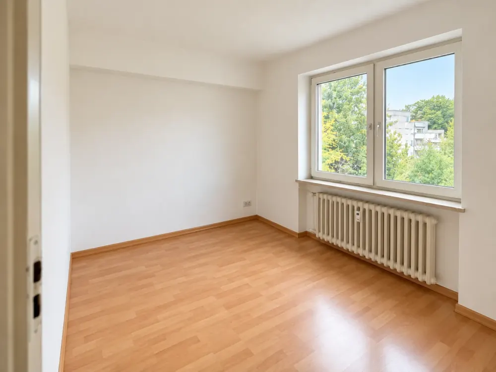 More Space in Bergisch Gladbach: 2.5-Room Apartment for Rent
