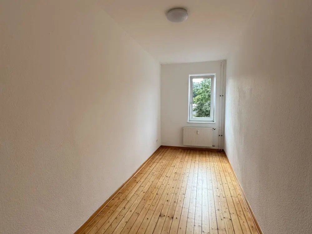 2 Zi zu vermieten Balkon Vollbad Küche Dielenboden