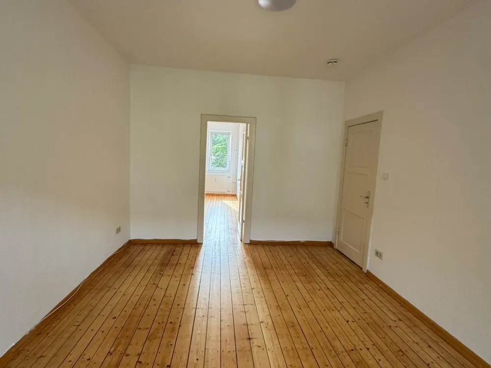 2 Zi zu vermieten Balkon Vollbad Küche Dielenboden
