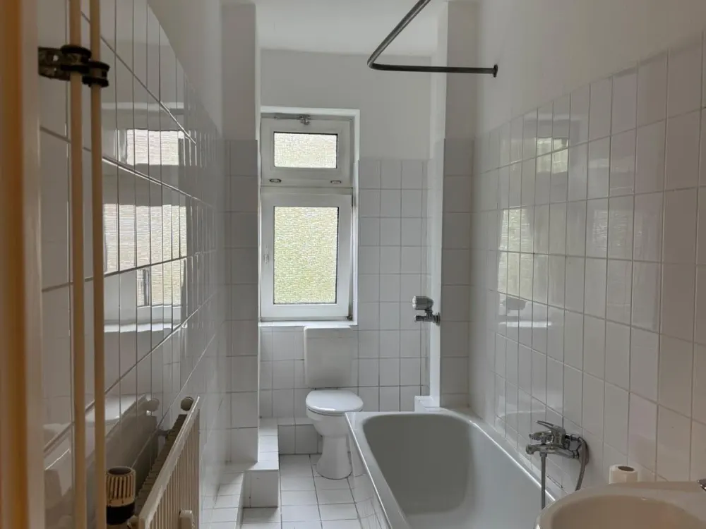 2 Zi zu vermieten Balkon Vollbad Küche Dielenboden