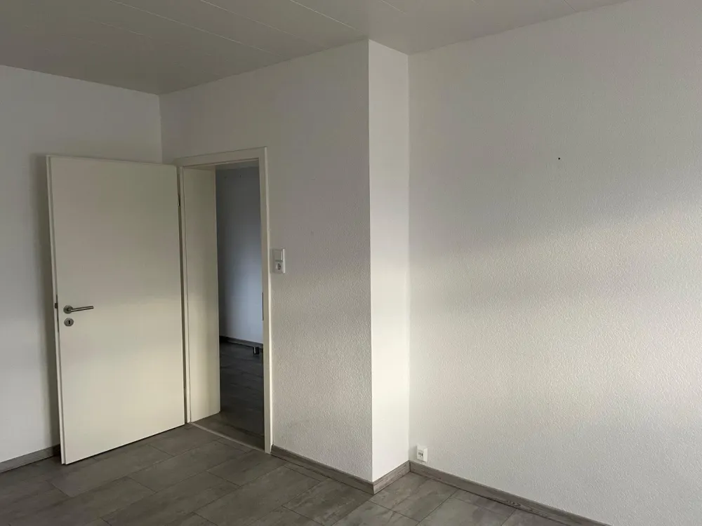 3 Zimmer Wohnung mit Balkon / Stellplatz / Garage zu vermieten