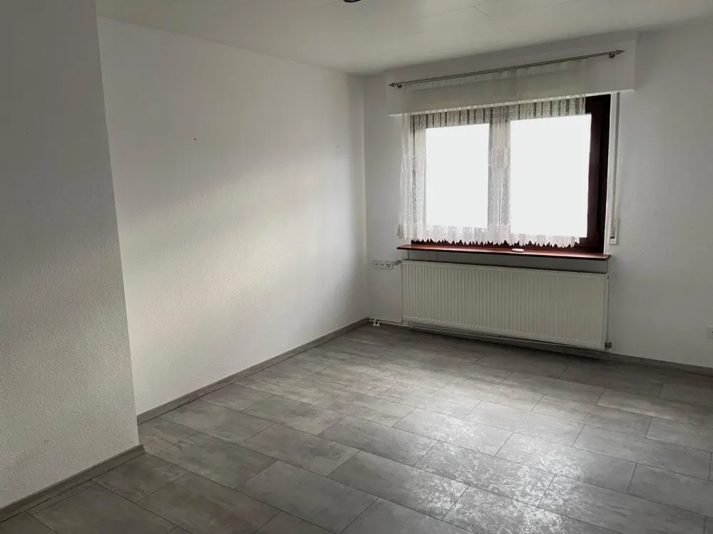 3 Zimmer Wohnung mit Balkon / Stellplatz / Garage zu vermieten