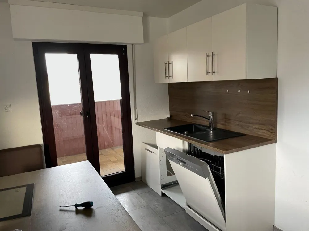 3 Zimmer Wohnung mit Balkon / Stellplatz / Garage zu vermieten