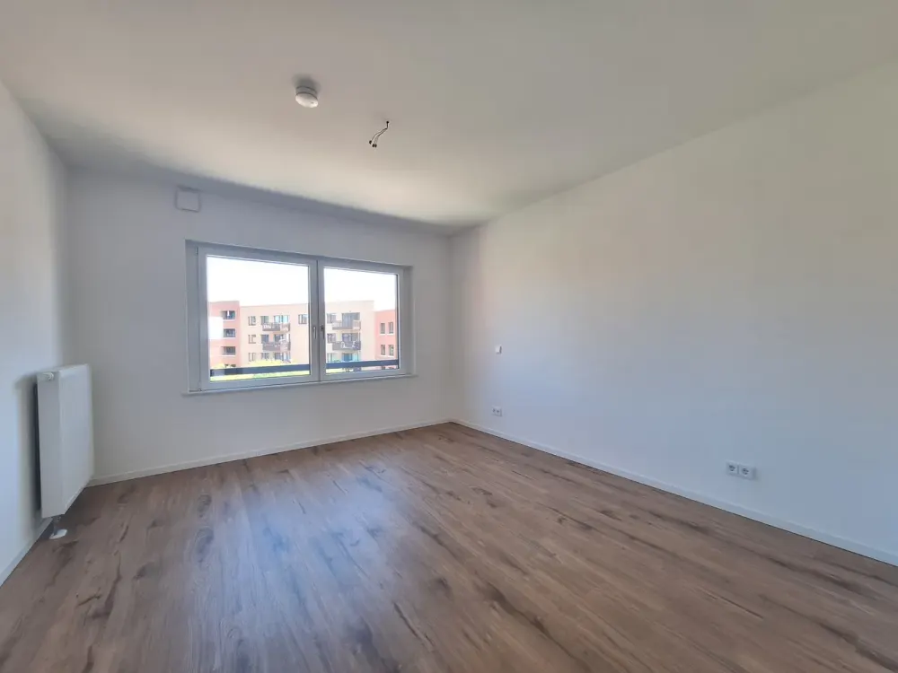 Bright 3-Room Apartment with Large Loggia