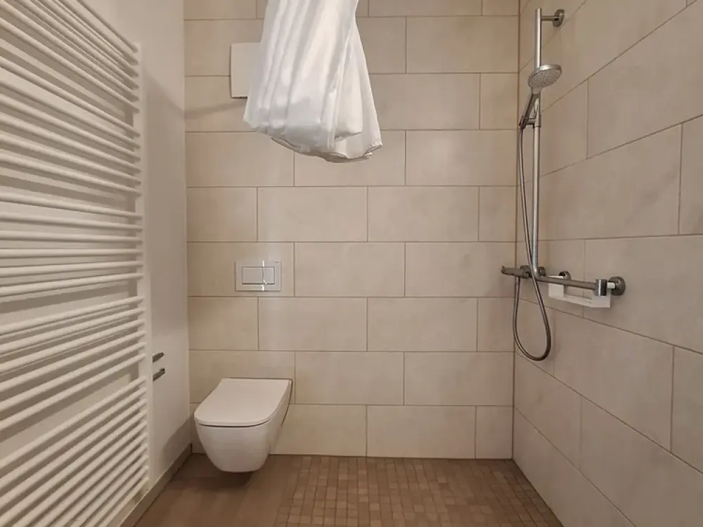 Bright 3-Room Apartment with Large Loggia