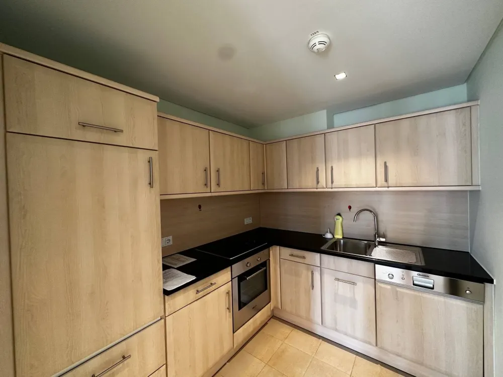 * exklusive 2 Raumwohnung im Zentrum der Stadt mit Concierge u. Dachterrasse *
