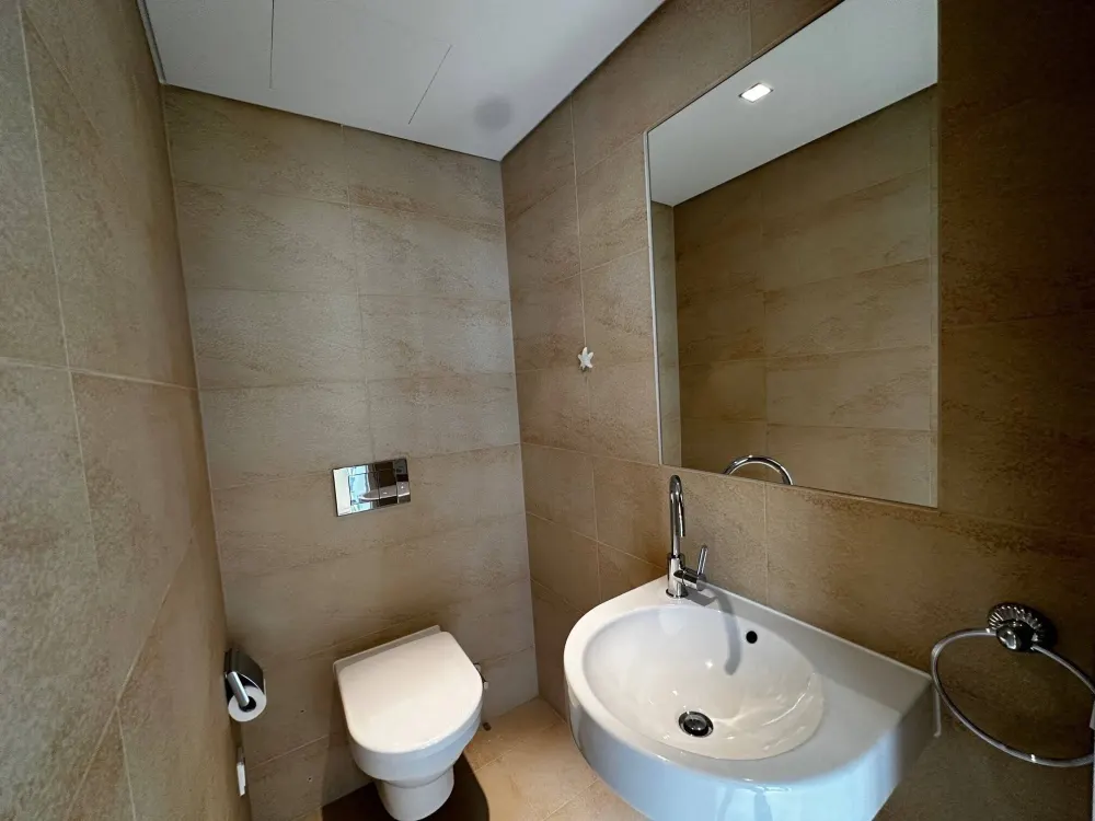 * exklusive 2 Raumwohnung im Zentrum der Stadt mit Concierge u. Dachterrasse *