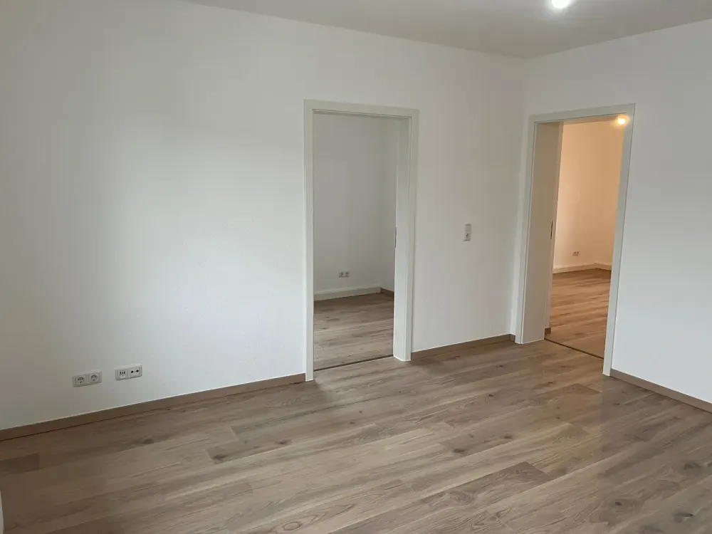 Helle 4-ZW in einem Mehrfamilienhaus in HU-Lamboy sucht neue Bewohner!!