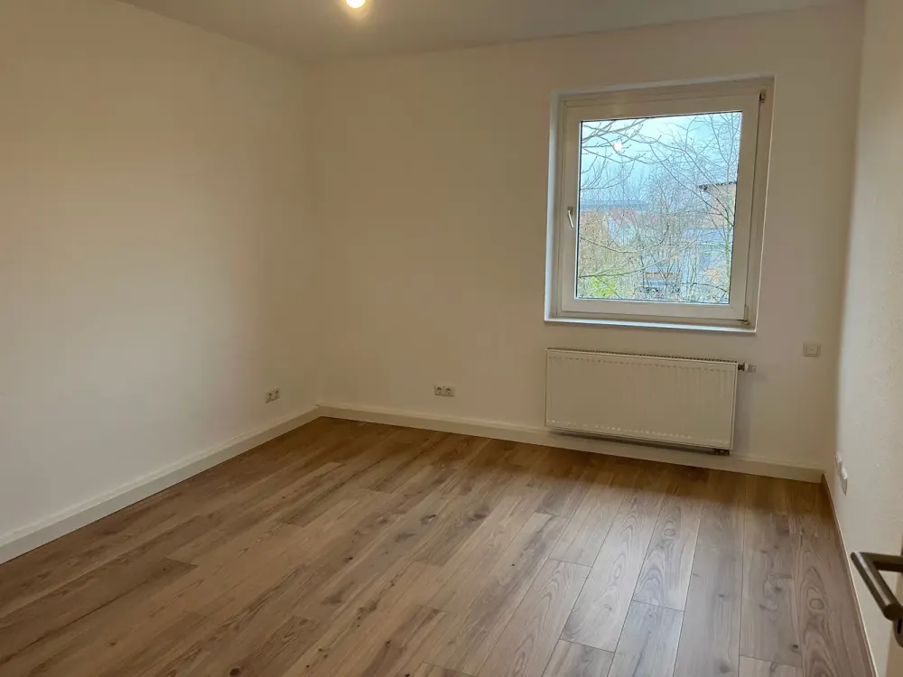 Helle 4-ZW in einem Mehrfamilienhaus in HU-Lamboy sucht neue Bewohner!!