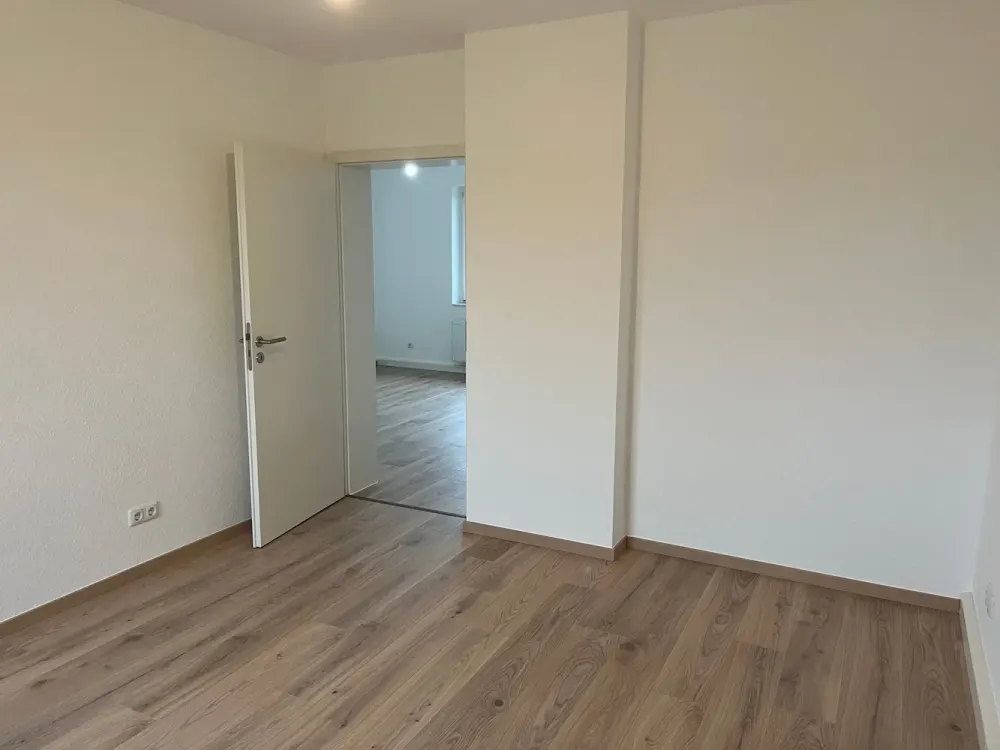 Helle 4-ZW in einem Mehrfamilienhaus in HU-Lamboy sucht neue Bewohner!!