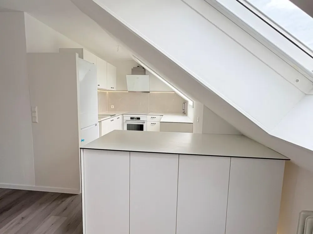 frisch renovierte helle 3-Zimmer-Dachgeschosswohnung