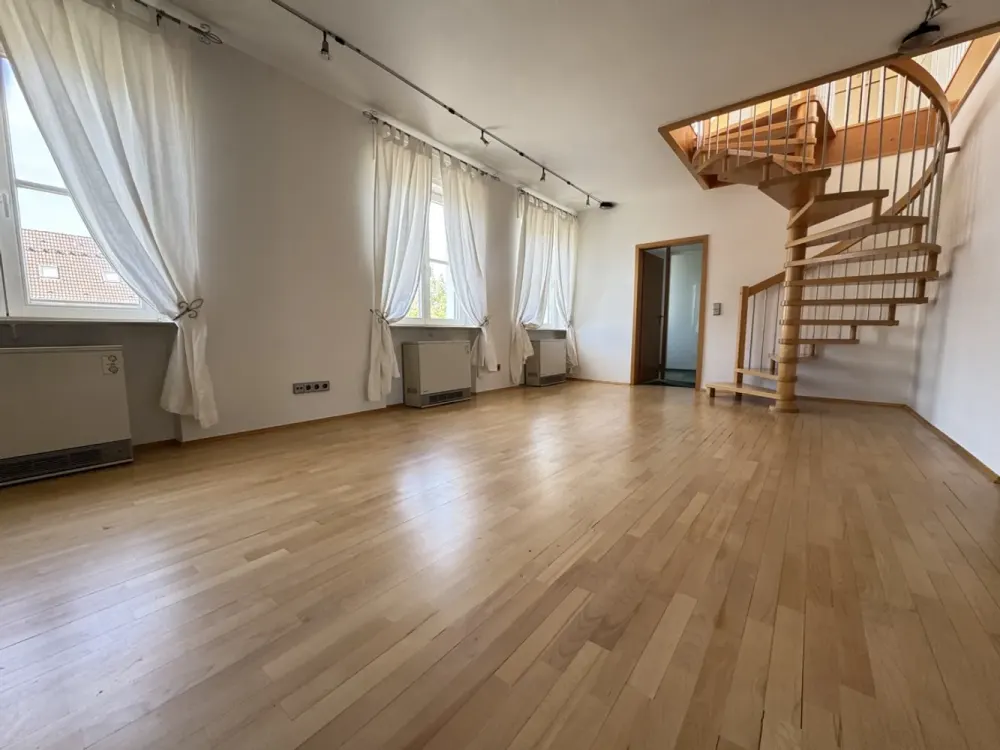 Maisonette with Attic Studio, Modern Living Feeling on Two Levels, Fully Equipped with New Air Conditioning Technology