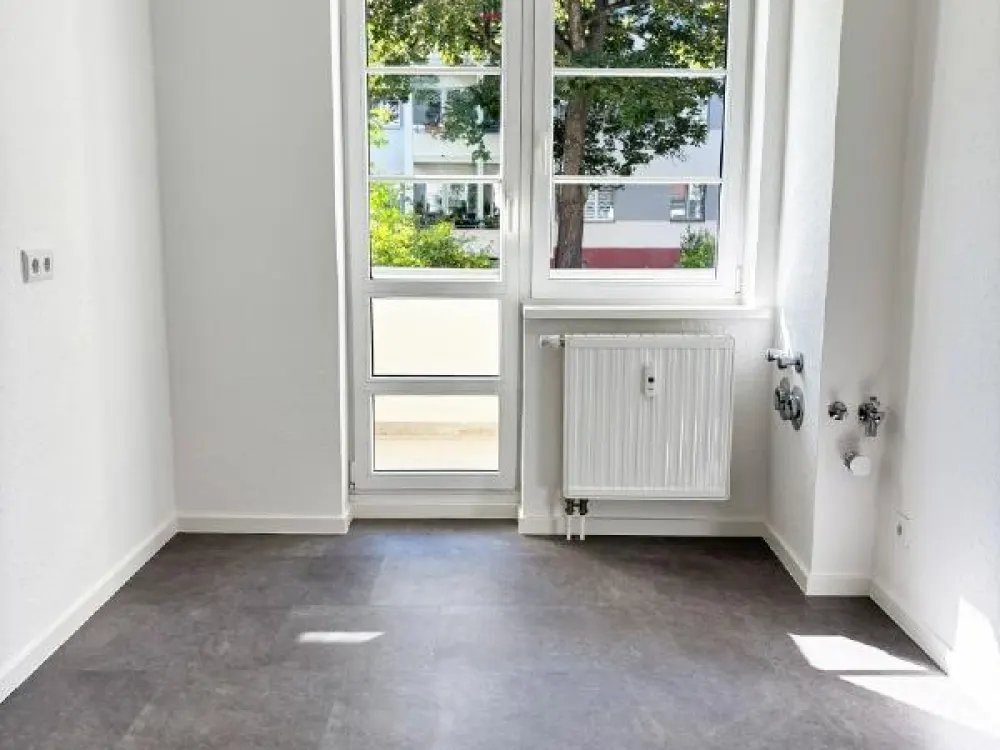 Zentral in Seidnitz, ruhig im Grünen: renovierte 2-Zi.-Whg. mit Balkon
