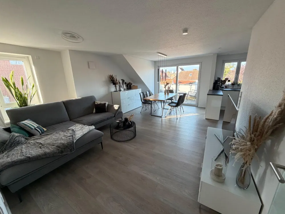 Moderne 4-Zimmer Wohnung mit Küche, Balkon + Garage ab 01.01.2027