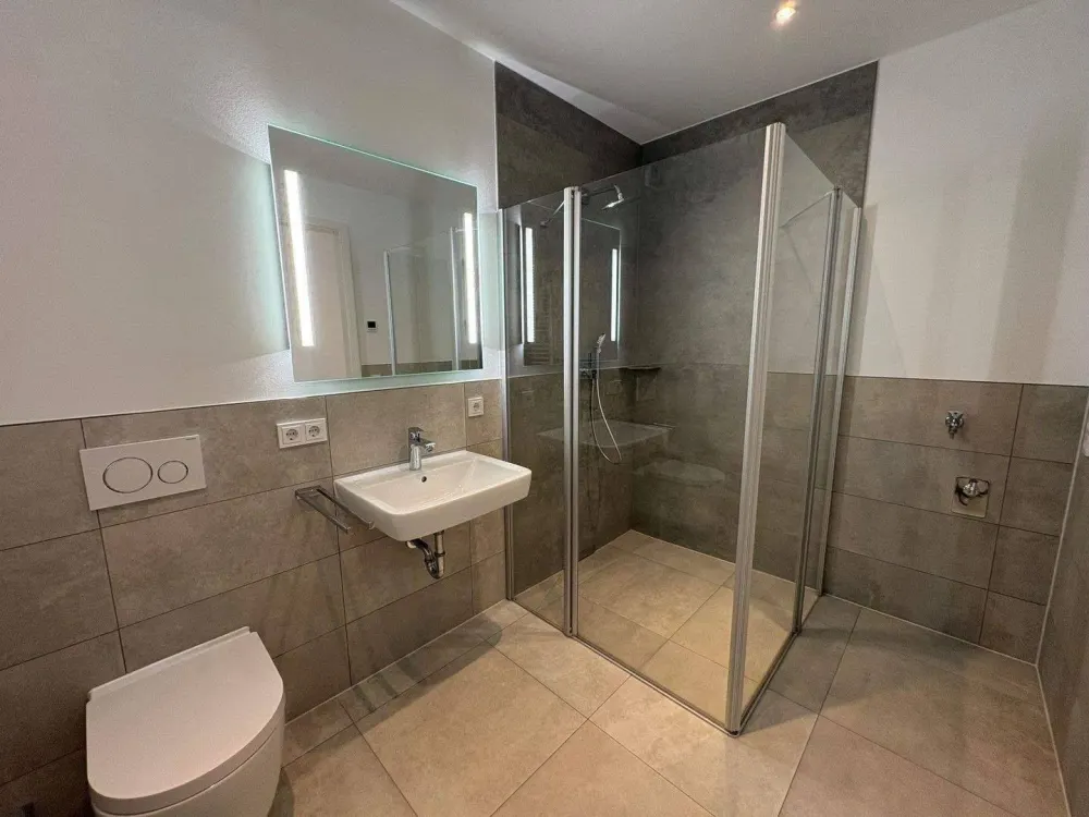 First occupancy HafenCity - modern 4-room apartment with large loggia and beautiful view