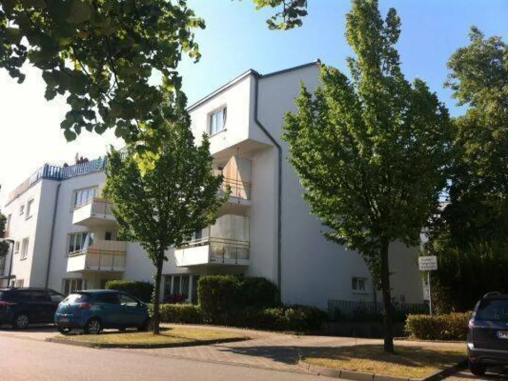 Dachgeschoss! 3-Zimmer-Wohnung mit Tageslichtbad und Badewanne in Rostock-Toitenwinkel
