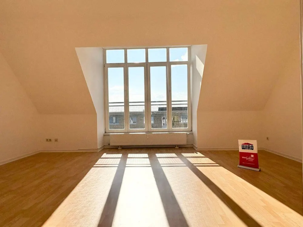 Dachgeschoss! 3-Zimmer-Wohnung mit Tageslichtbad und Badewanne in Rostock-Toitenwinkel