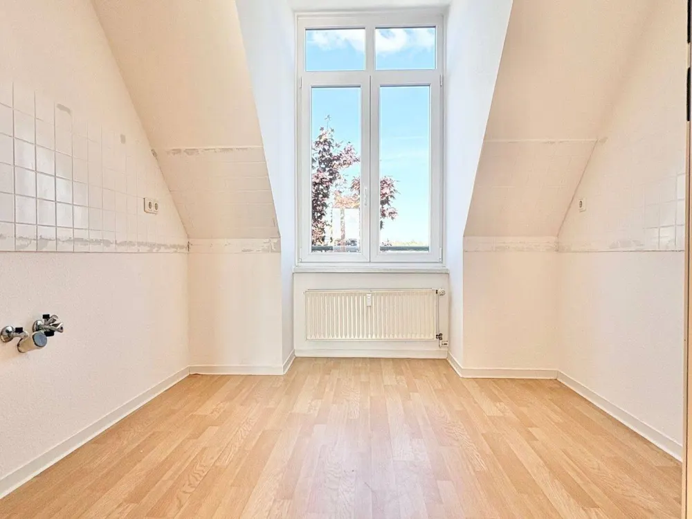 Dachgeschoss! 3-Zimmer-Wohnung mit Tageslichtbad und Badewanne in Rostock-Toitenwinkel