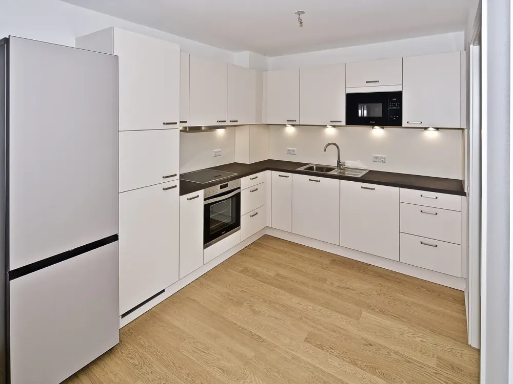 Neuwertige, helle 3-Zimmer-Wohnung mit Balkon, Klimaanlage & TG-Stellplatz in München-Ramersdorf