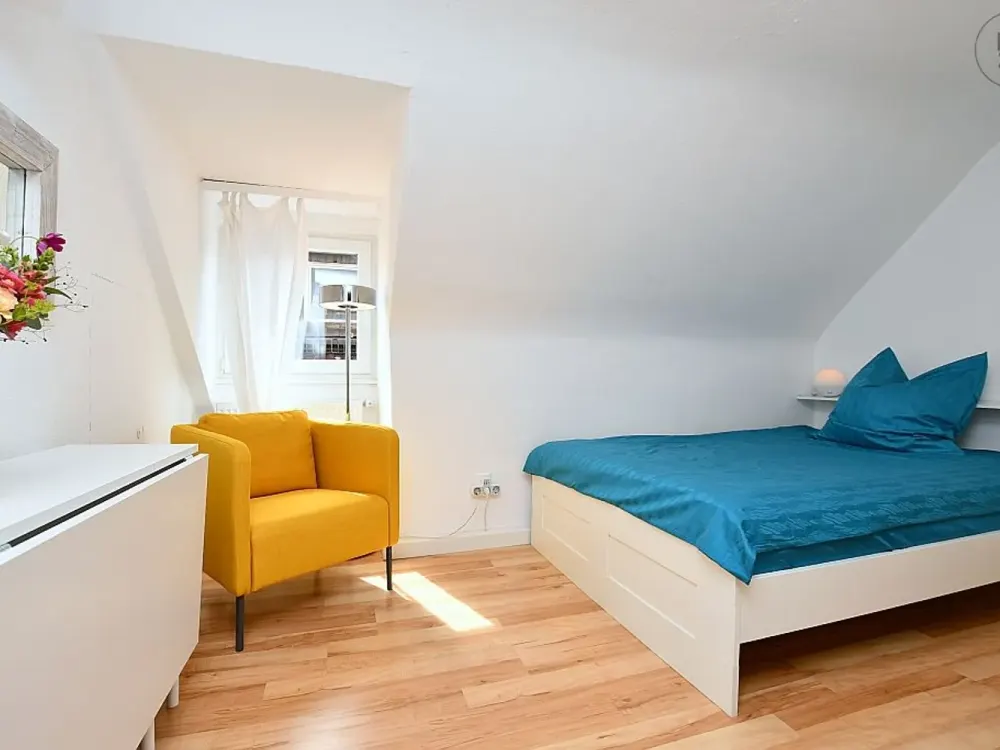 Fully Furnished Apartment with Air Conditioning in Stuttgart Ost