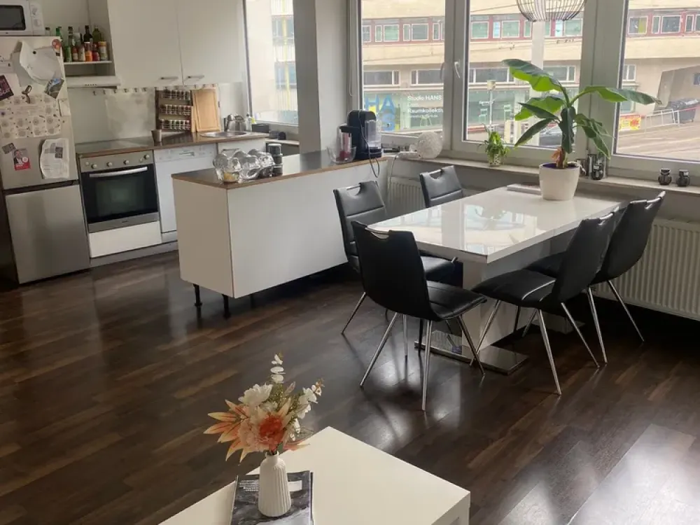 Großzügige 4-Zimmer Wohnung in Stuttgart-Mitte