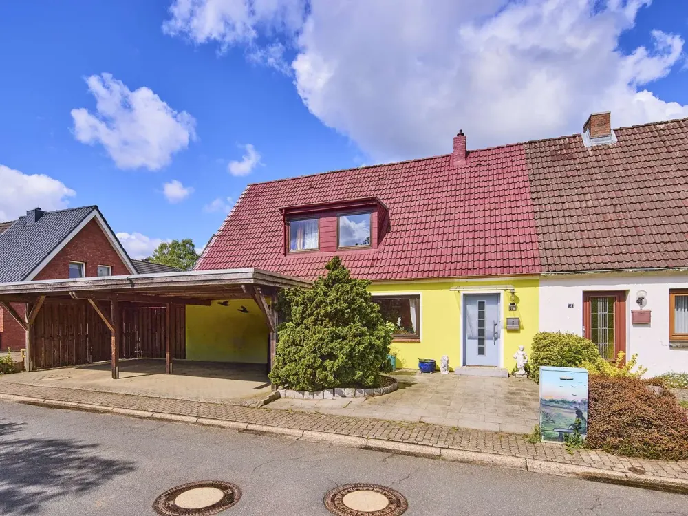 Gemütliche DG-Wohnung in gepflegter Doppelhaushälfte mit Blick ins Grüne