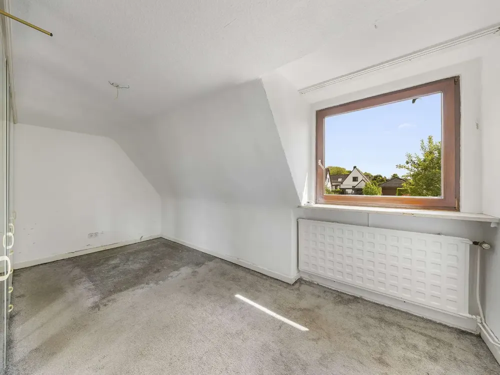 Gemütliche DG-Wohnung in gepflegter Doppelhaushälfte mit Blick ins Grüne