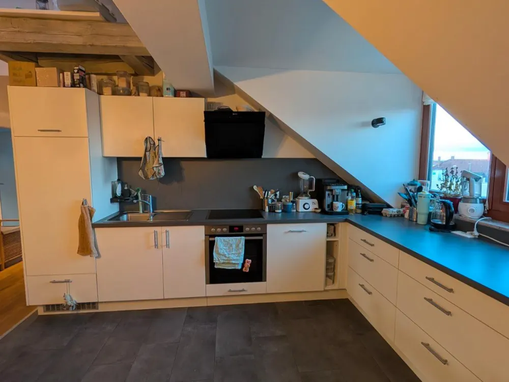 99 m² Dachgeschoss-Traum mit freigelegten Balken & großer Küche
