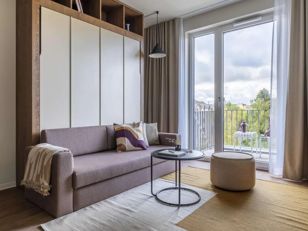 Möblierte Studio Wohnungen mit Gemeinschaftsflächen: Padelplatz, Fitness, Dachterrasse & mehr